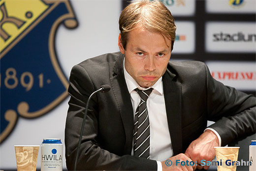 AIK chefstränare Andreas Alm på efterföljande presskonferens