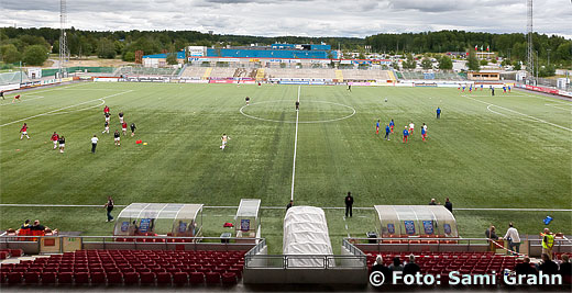 Uppvärmning på Södertälje Fotbollsarena inför matchen mellan Assyriska FF och Värnamo