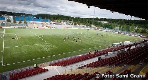 Uppvärmning på Södertälje Fotbollsarena inför matchen mellan Assyriska FF och Värnamo