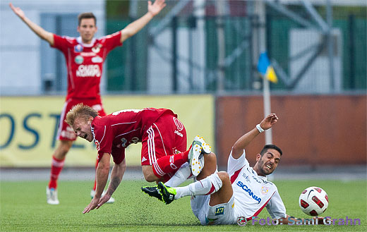 Degerfors 18 Christopher Brandeborn fälls av Assyriska 25 Narsai Shaba