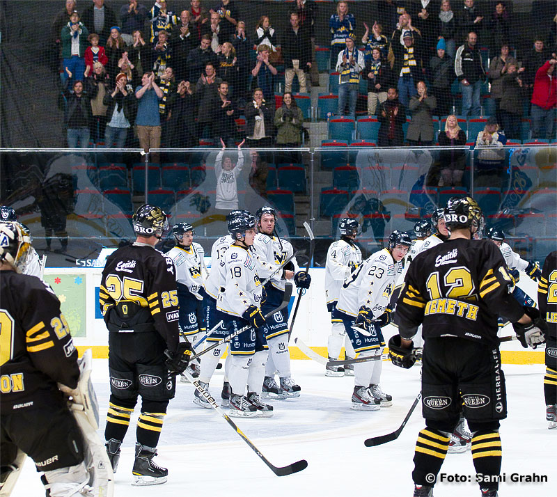 AIK deppar när HV71 tackar publiken för stödet