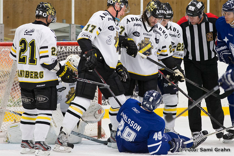 AIK 21 Christian Sandberg, 17 Fredrik Carlsson, 27 Daniel Josefsson, 22 David Lillieström ser ner på Leksand 49 Gabriel Karlsson