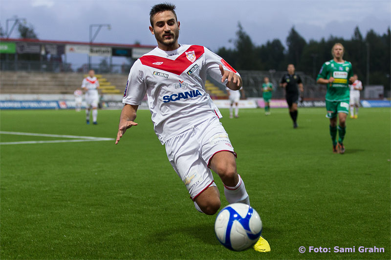 Assyriska 4 Sotiris Papagiannopoulos i full fart mot min assistent