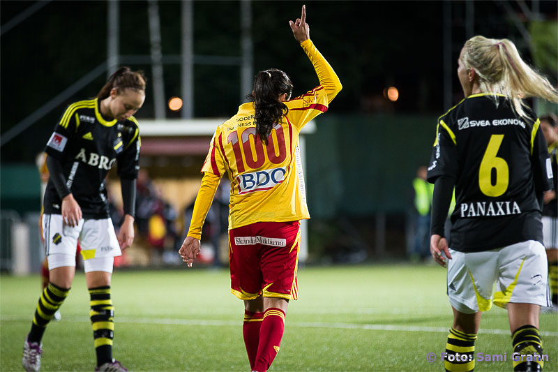 Tyresö 100 Marta Vieira da Silva gladdes för segern över AIK