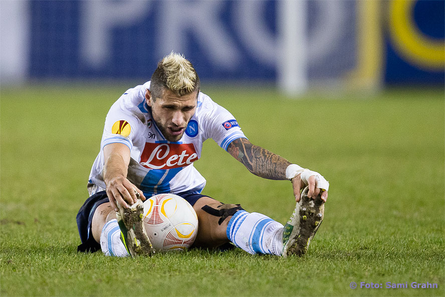 Napoli 85 Valon Behrami har kramp