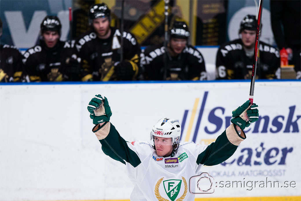 Färjestad 32 Magnus Nygren jublar efter sitt mål