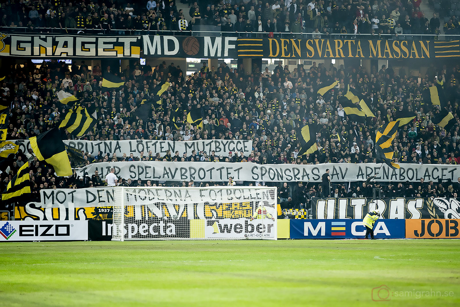 AIK-klacken på Norra Stå i Friends Arena