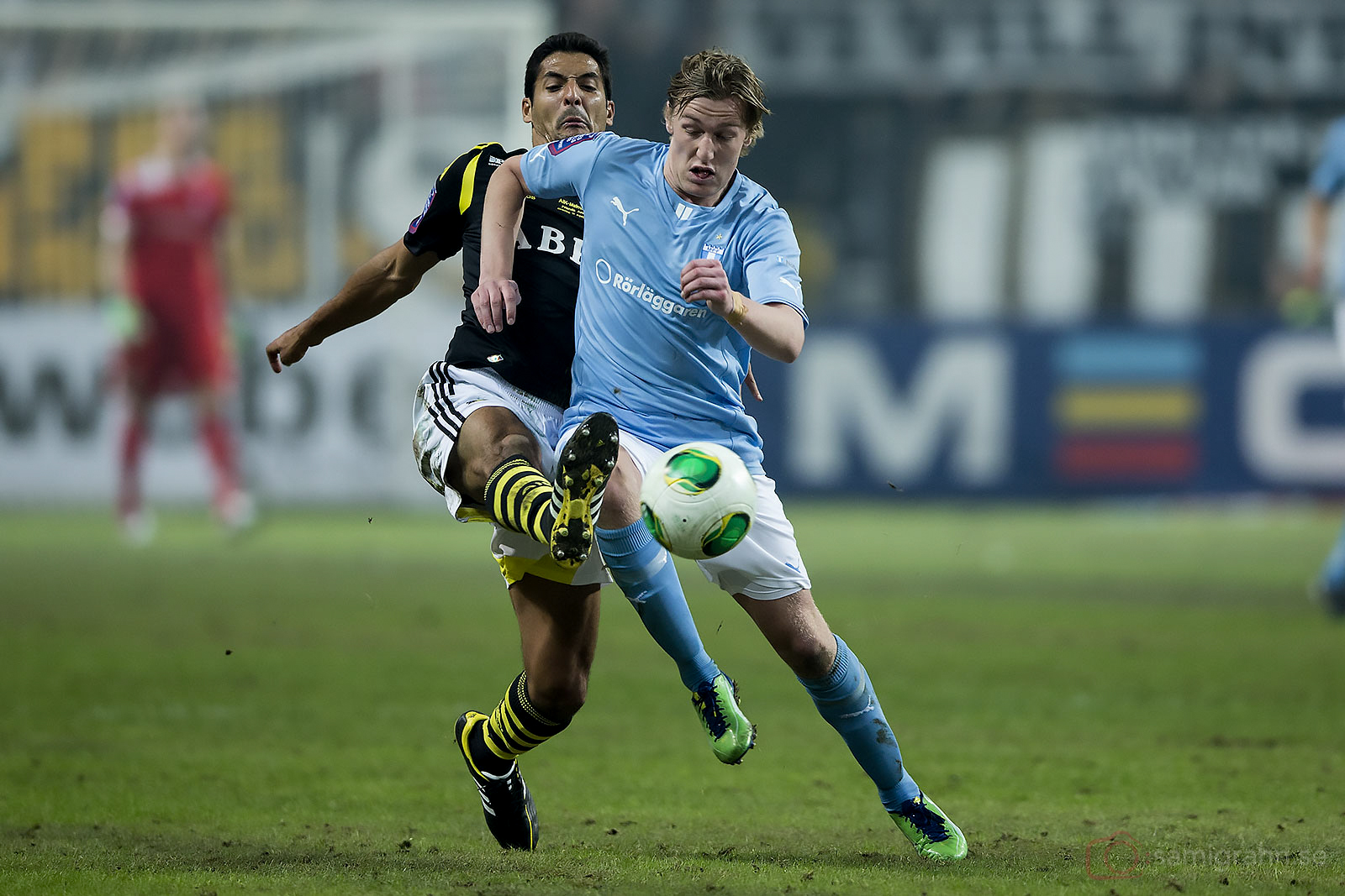 AIK Celso Borges och Malmö Emil Forsberg i kamp om bollen