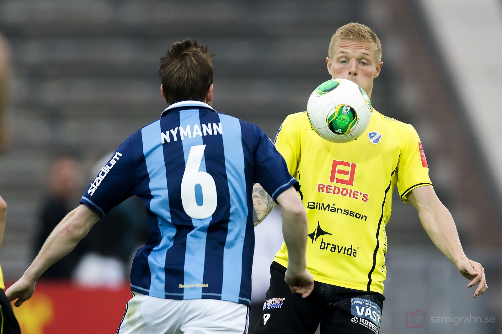 Djurgården Peter Nymann Mikkelsen och Halmstad Gudjon Baldvinsson 