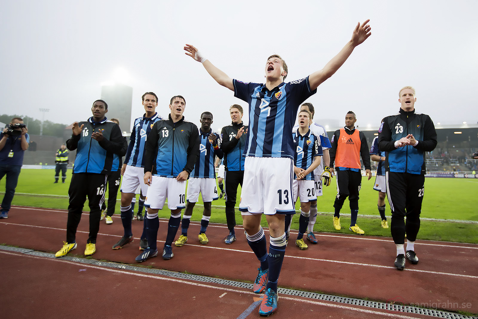 Djurgården Emil Bergström sjunger av glädje efter segern över Halmstad hemma på Stockholms Stadion