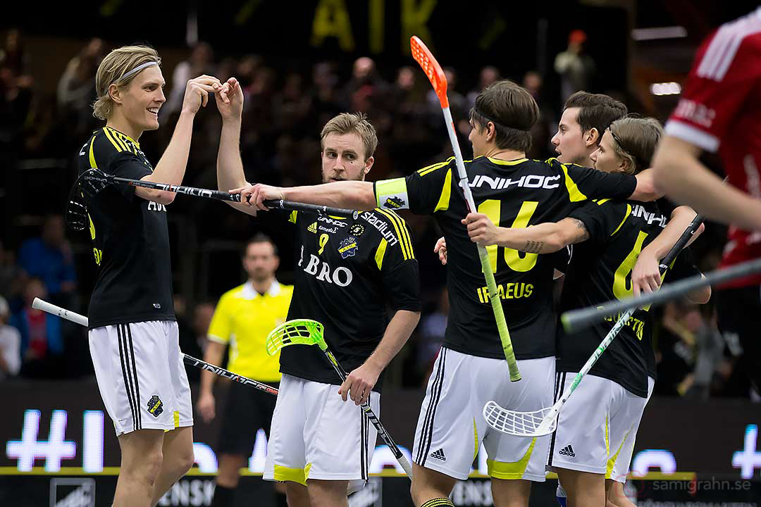 Kvitteringsmål av AIK Patrik Hagberg, gratuleras av Kim Nilsson, Karl-Johan Iraeus och Kevin Björkström  