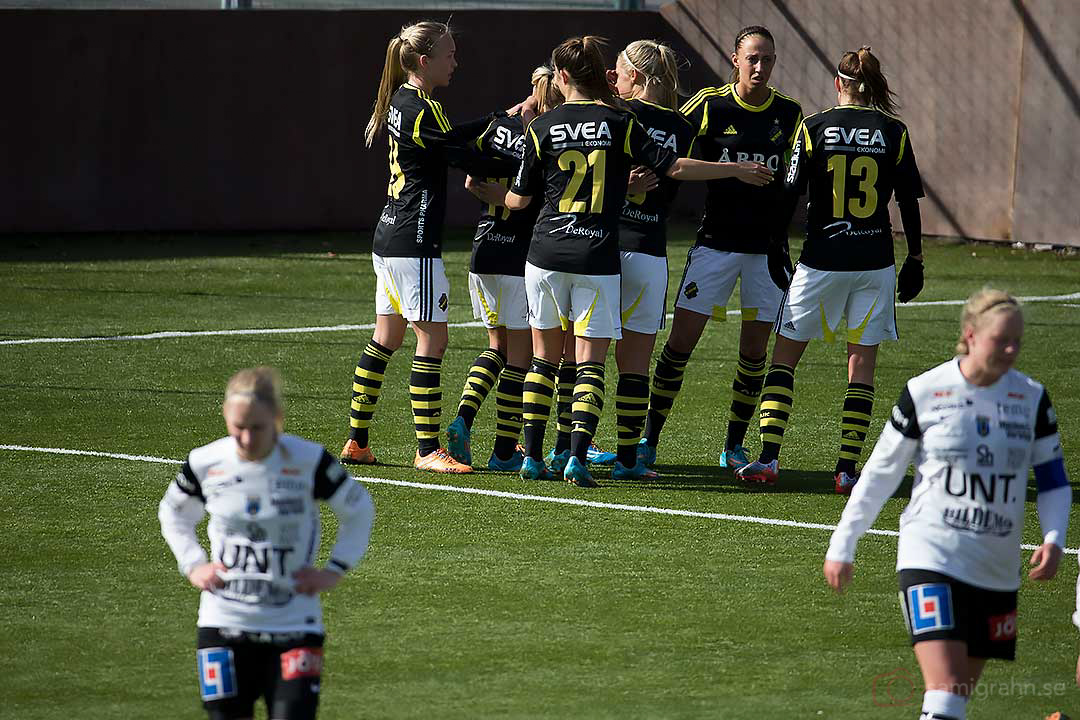 AIK jublar efter 1-0 av AIK Jessy Sharro, Sirius deppar