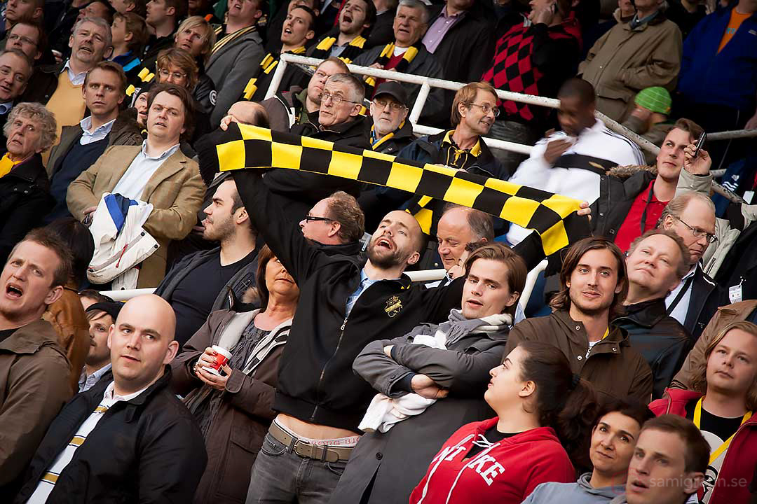 AIK-fans håller färgen