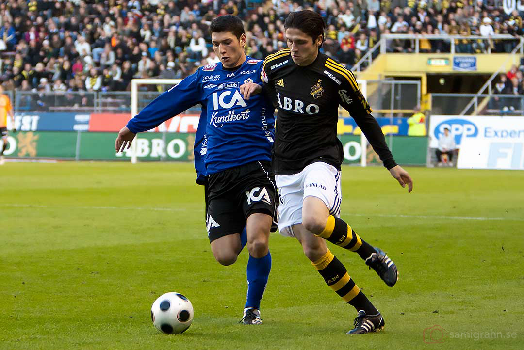AIK Bojan Djordjic i kamp om bollen AIK Bojan Djordjic i kamp om bollen