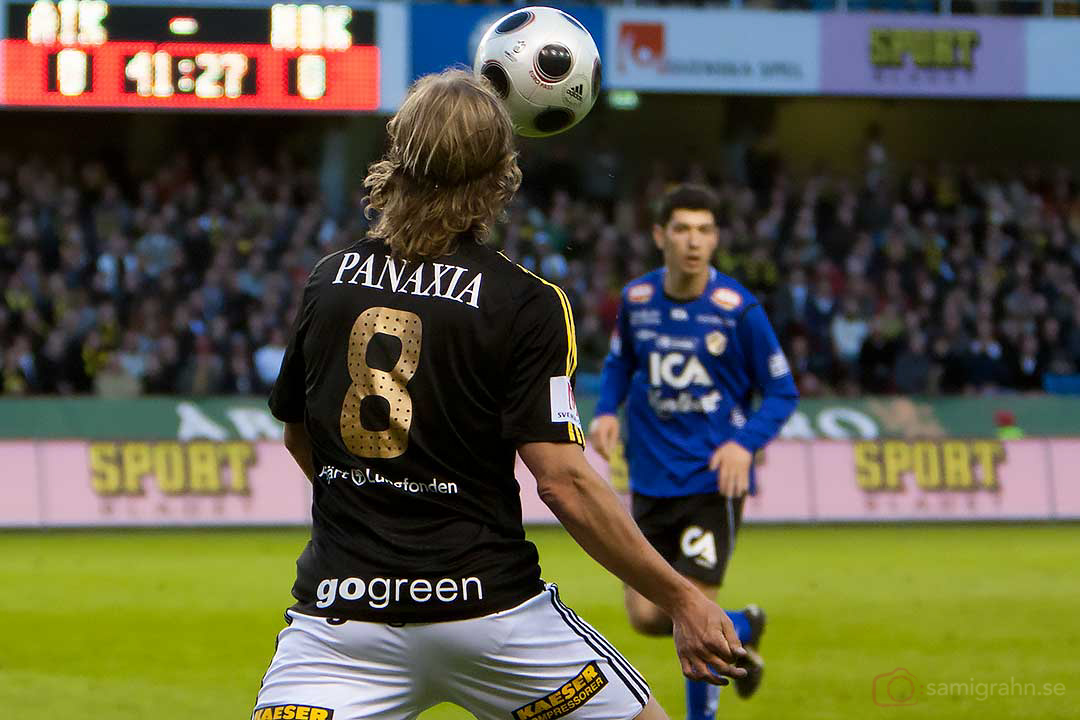 AIK Daniel Tjernström nickar fram bollen