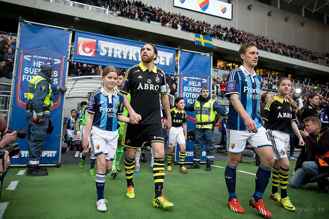 Lagkaptenerna AIK Nils-Eric Johansson och DIF Andreas Johansson