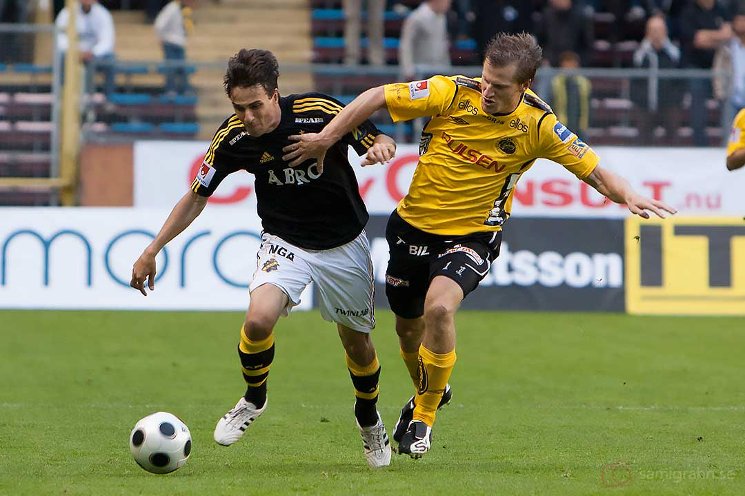 AIK Daniel Mendes hindras i sin framfart