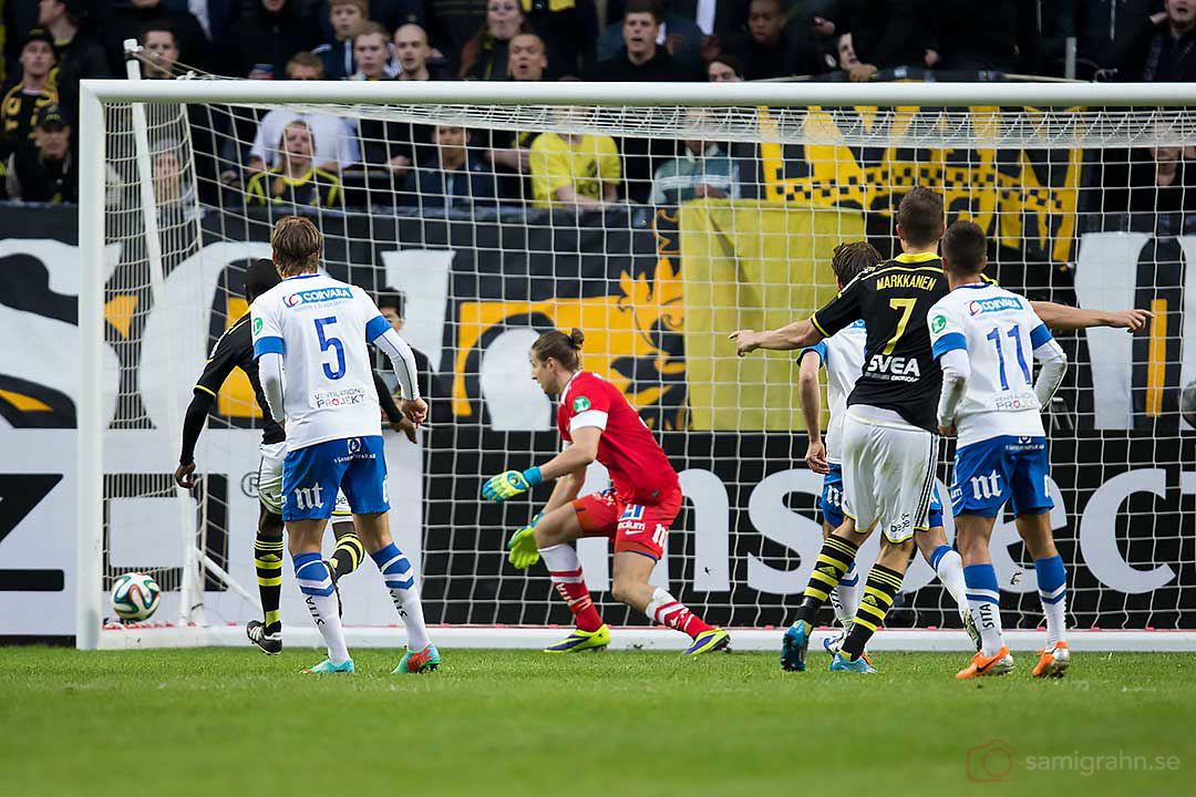 Efter en frispark reducerar AIK Eero Markkanen till 1-2