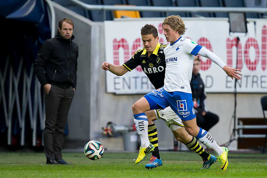 Alla tittar på boll, AIK tränare Andreas Alm, Eero Markkanen och IFK Norrköping Alexander Fransson