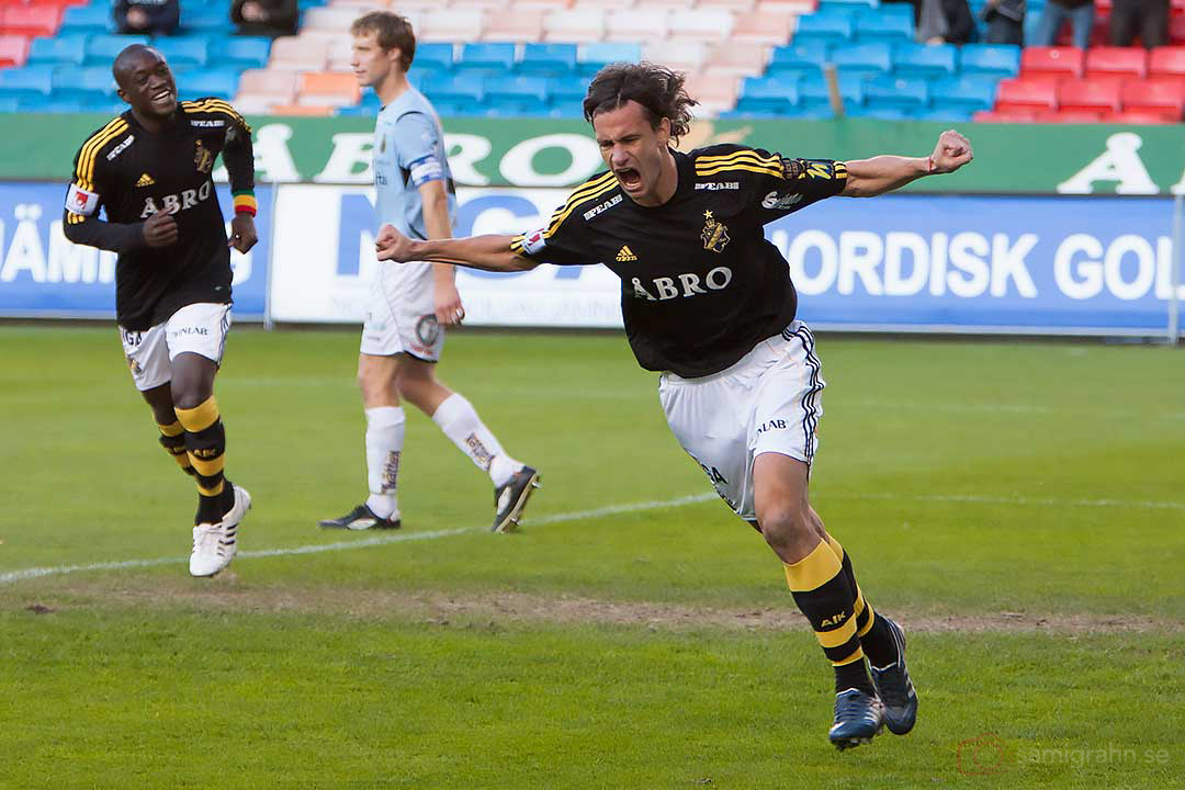 En kvart in i matchen jublar AIK Ivan Obolo efter sitt 1-0-mål