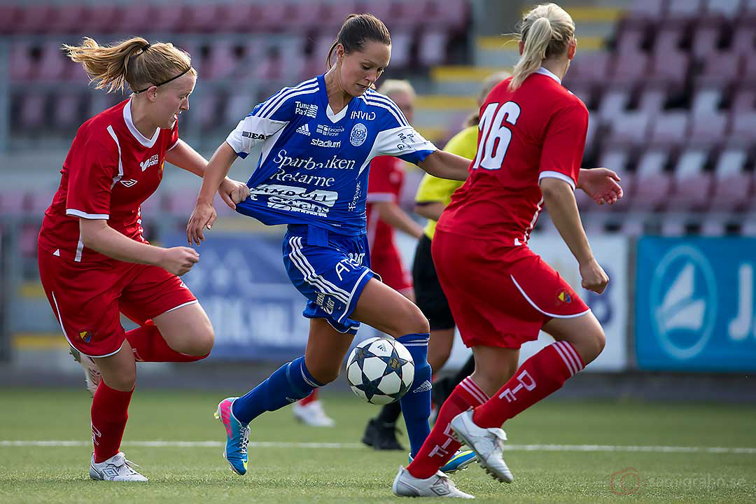 DIF Elin Linnea Nilsson och Sofia Nilsson försöker få stopp på Eskilstuna Felicia Karlsson