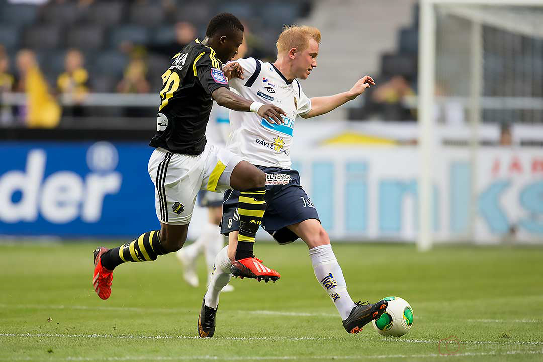 AIK Ibrahim Moro skuttar efter Gefle Simon Lundevall