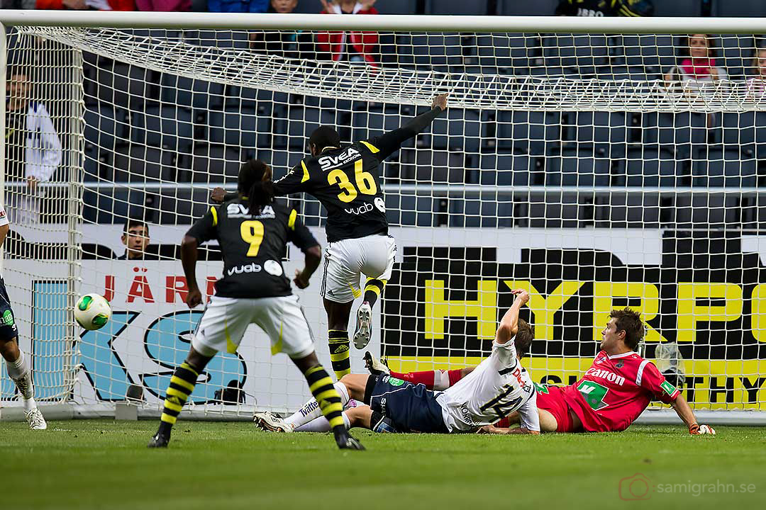 AIK 36 Henok Goitom gör mål bakom Gefle målvakt Emil Hedvall