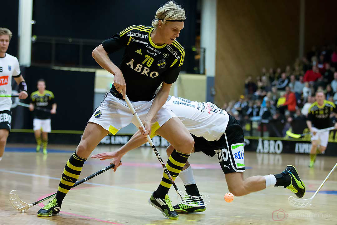 AIK Kim Nilsson snurrar upp Sirius Niklas Wallén