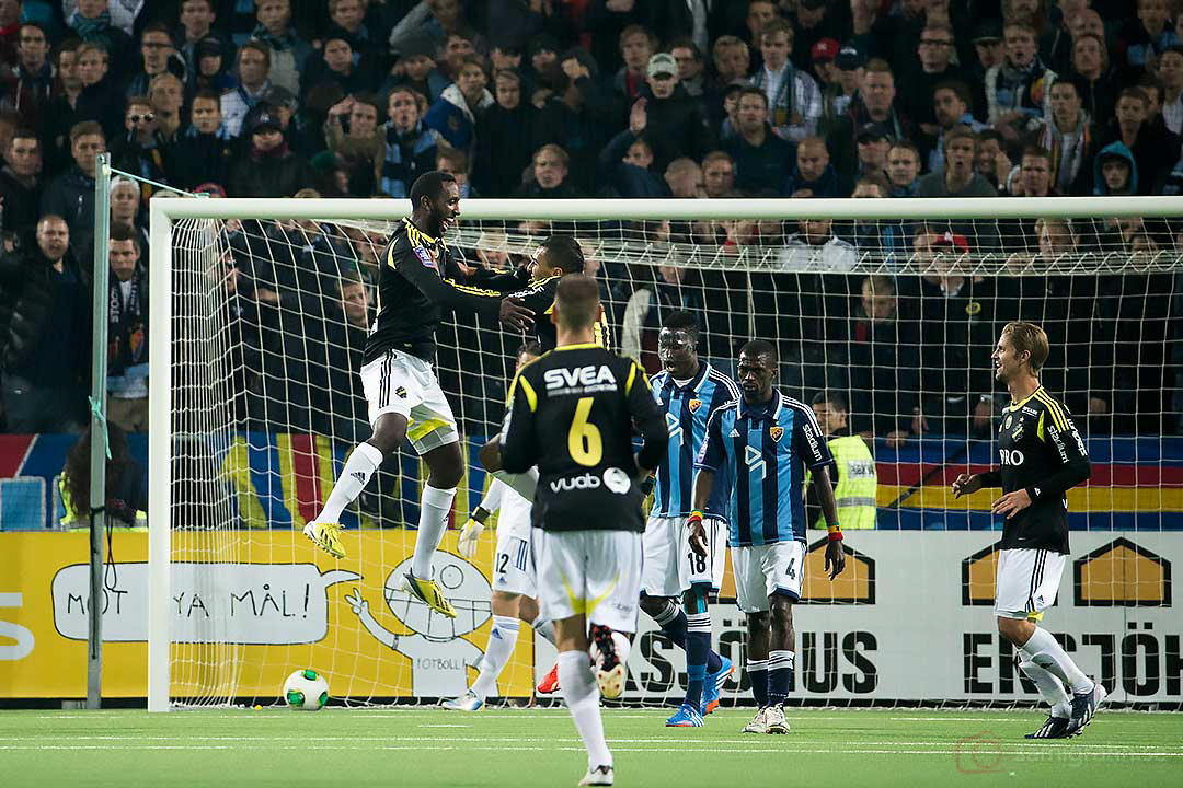 AIK Henok Goitom hoppar högt av glädje efter ledningsmål till 1-2