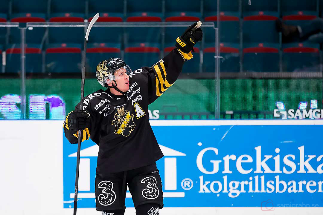 AIK Jonas Liwing är glad efter sitt mål