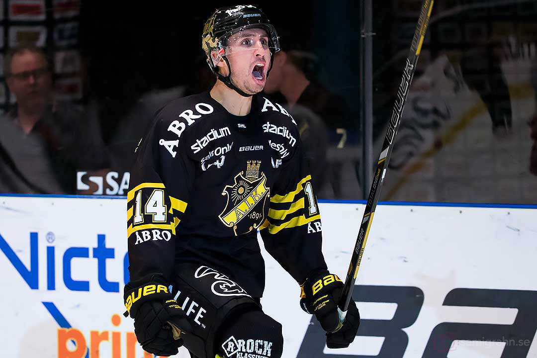 AIK upp till 3-2-ledning efter mål av Mark Hurtubise