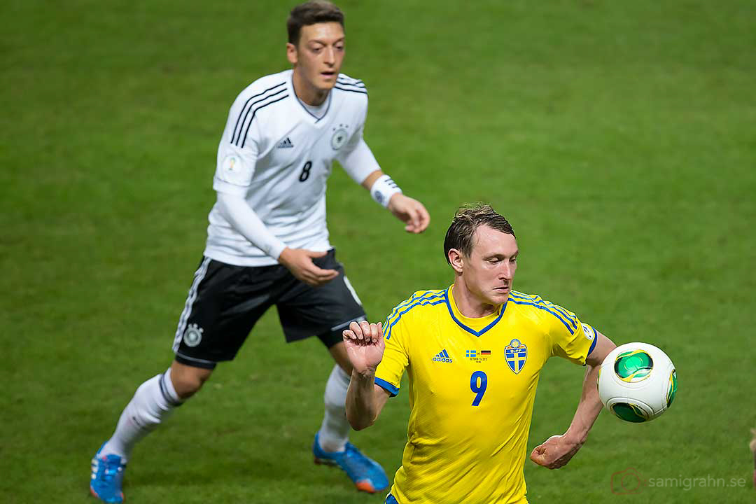 Tyskland Mesut Özil och Sverige Kim Källström