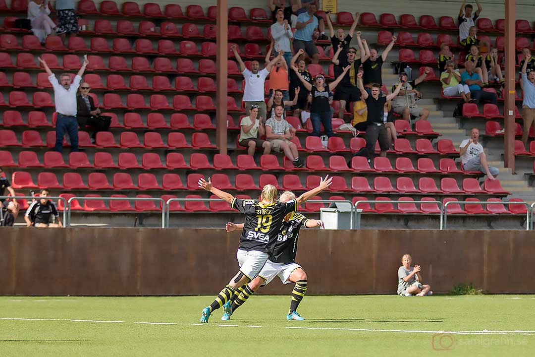 Jubel efter 2-1-mål av AIK Sarah Storck