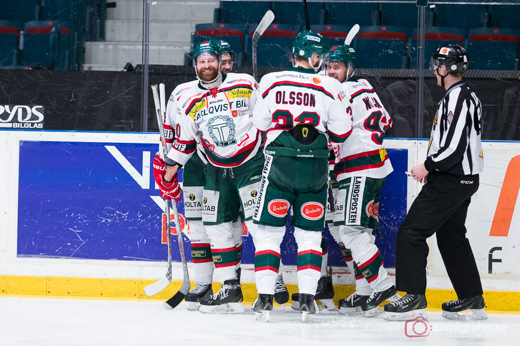 Tingsryd Kari Sihvonen är glad efter 3-5-målet